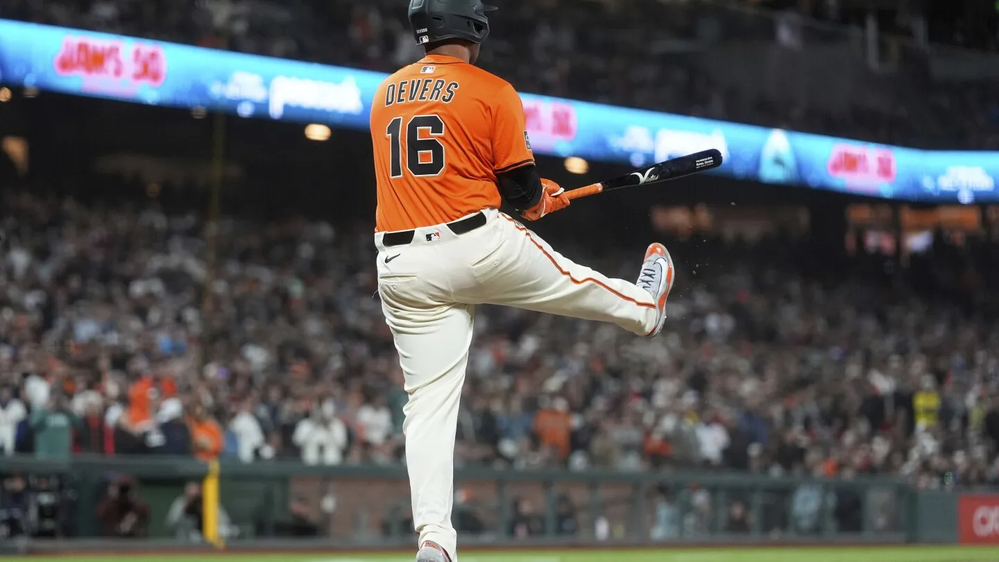 Rafael Devers Jelaskan Kesediaannya Bermain di Posisi First Base untuk Giants tapi Tidak untuk Red Sox