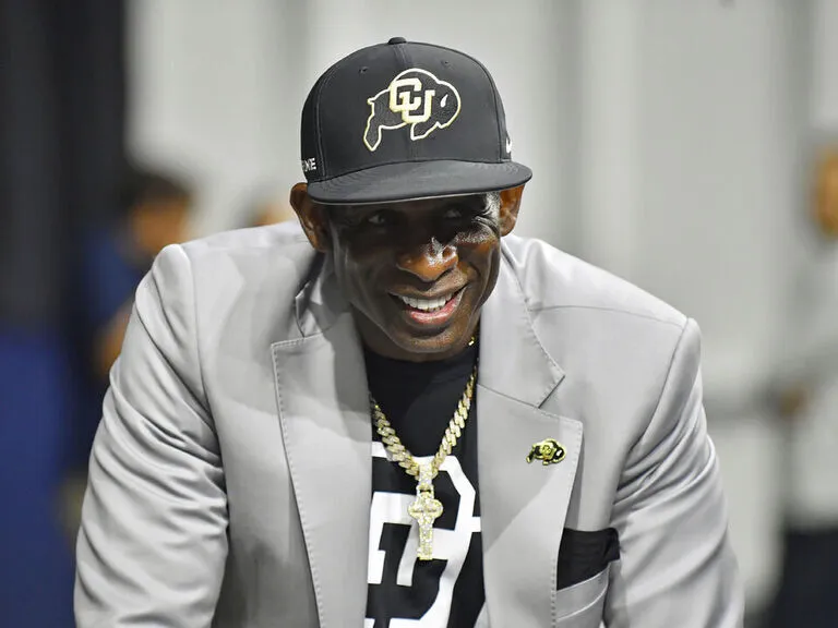 Deion Sanders Sebut CFB Butuh Batas Gaji