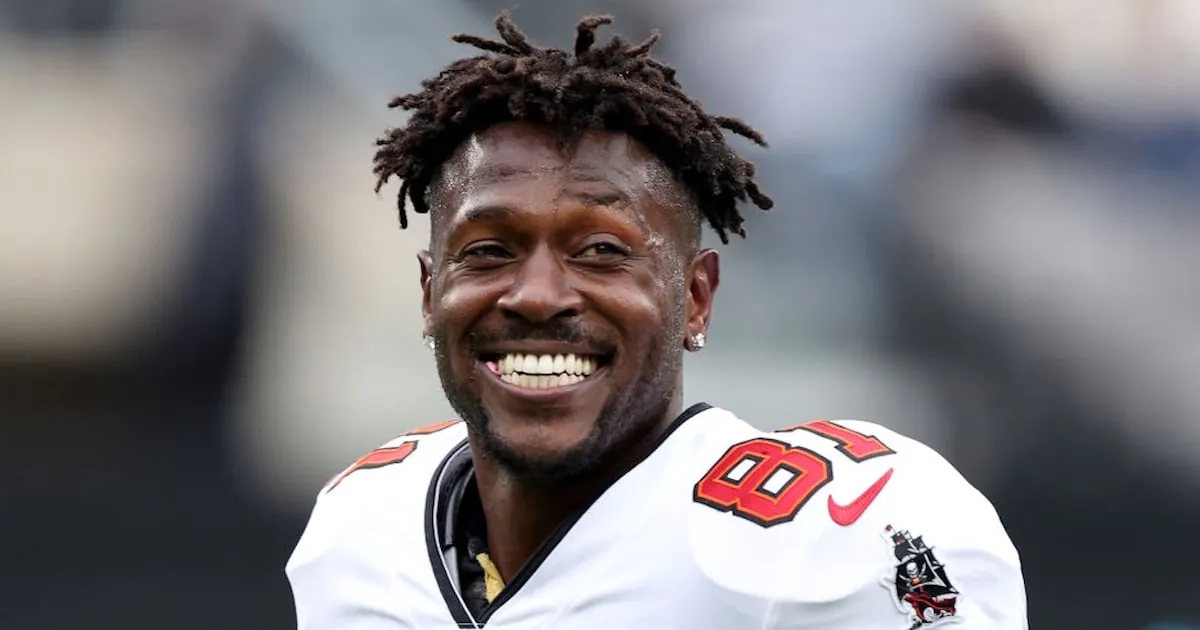 Mantan penerima NFL Antonio Brown dicari atas tuduhan percobaan pembunuhan