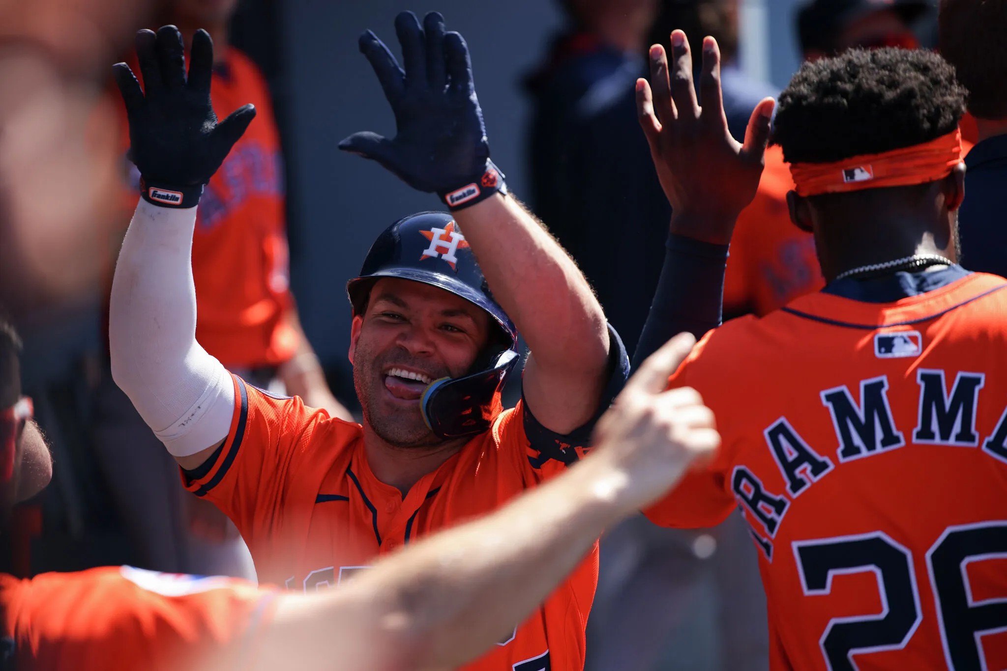 "Lebih keras berteriak 'Boo!': Penyiar radio Astros mengejek penggemar Dodgers setelah pukulan Jose Altuve"